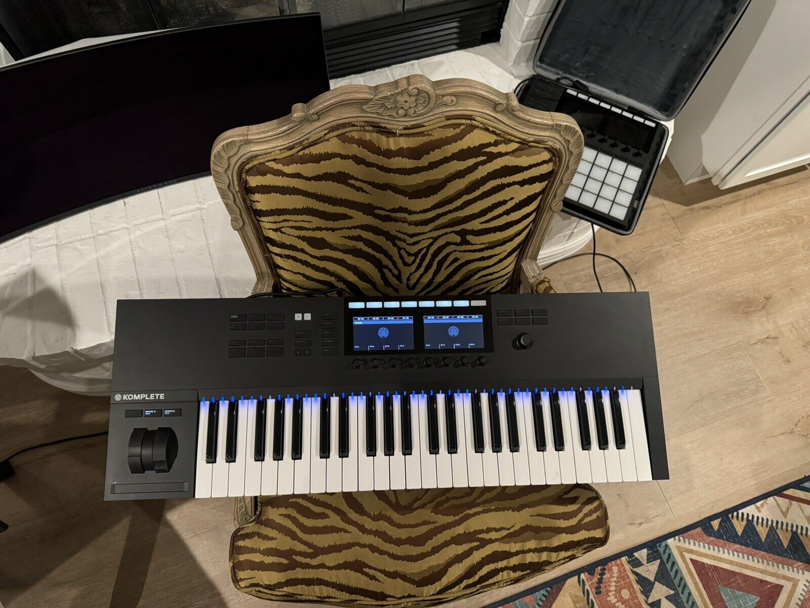 Native Instruments Komplete Kontrol S49 MK2 Smart Keyboard Controller - Fresh Stock Dated February 2026