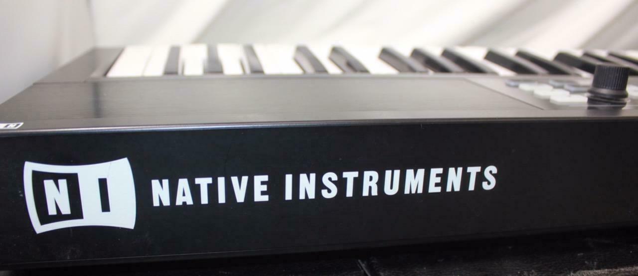 Native Instruments Komplete Kontrol S61 - Fresh Stock Dated February 2026
