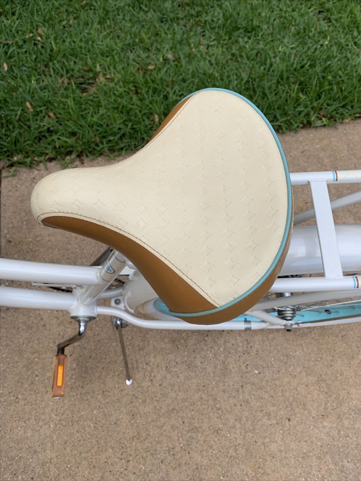 Huffy Nel Lusso 26 inch Cruiser Bike - White - Fresh Stock Dated February 2026