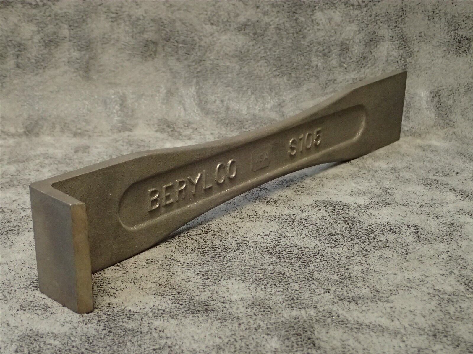 S-105 BERYLCO Non-Sparking Deck Scraper 2