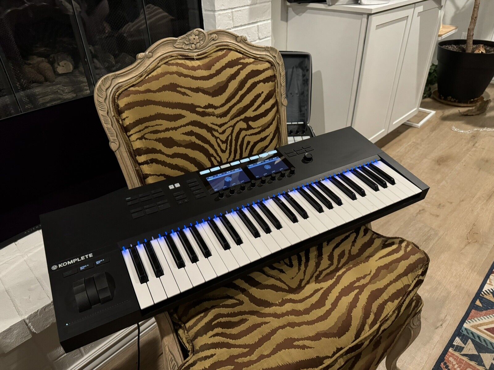 Native Instruments Komplete Kontrol S49 MK2 Smart Keyboard Controller - Fresh Stock Dated February 2026