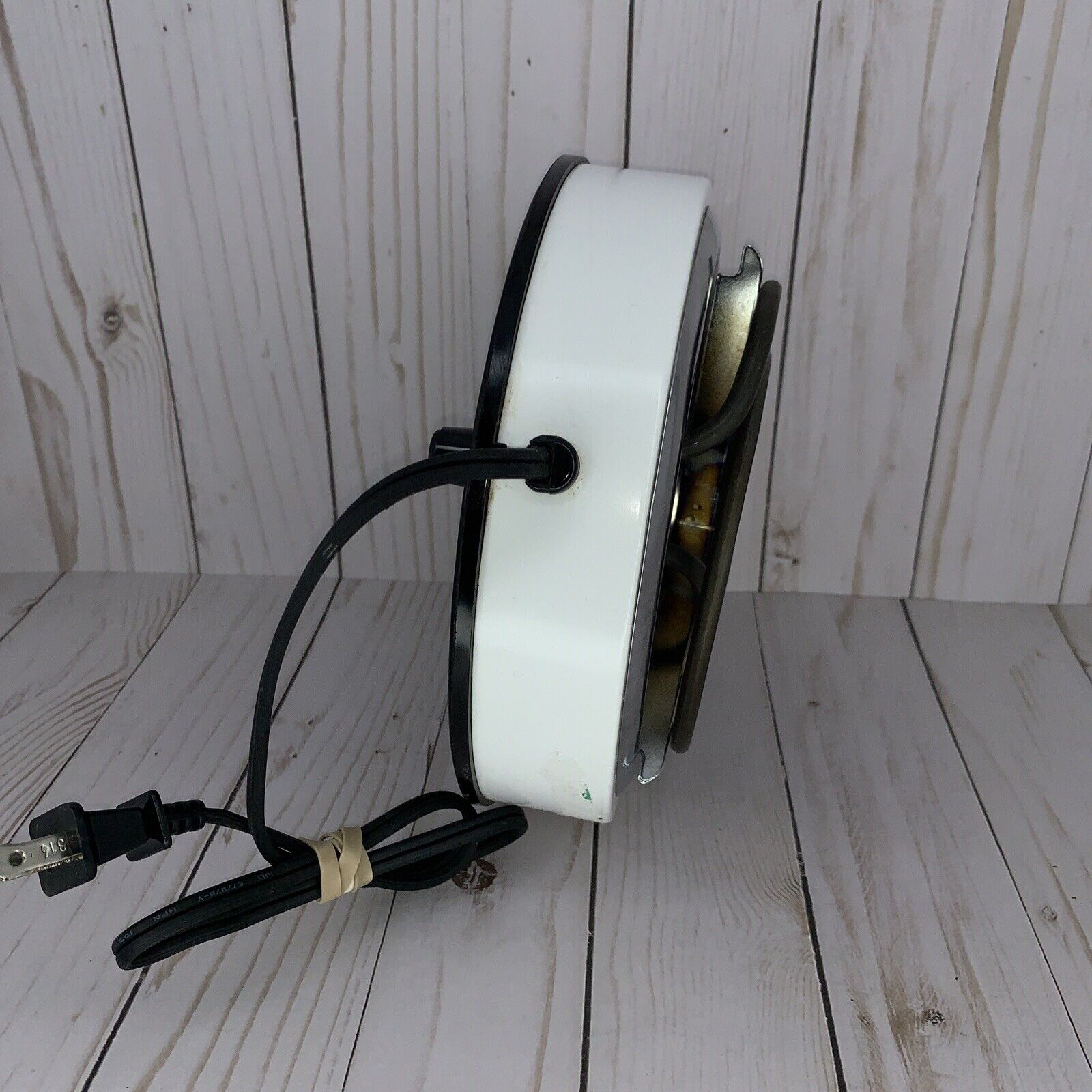 DURABRAND WS100 - 1100 Watts Single 6