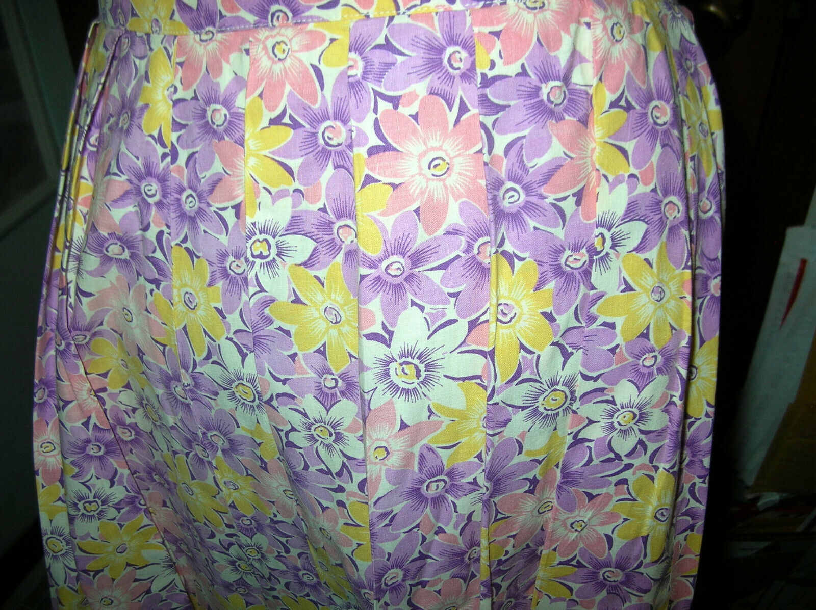 Vintage 50's-60's Cotton Floral Print Pleated Skirt w/ Side Zipper..Waist 30
