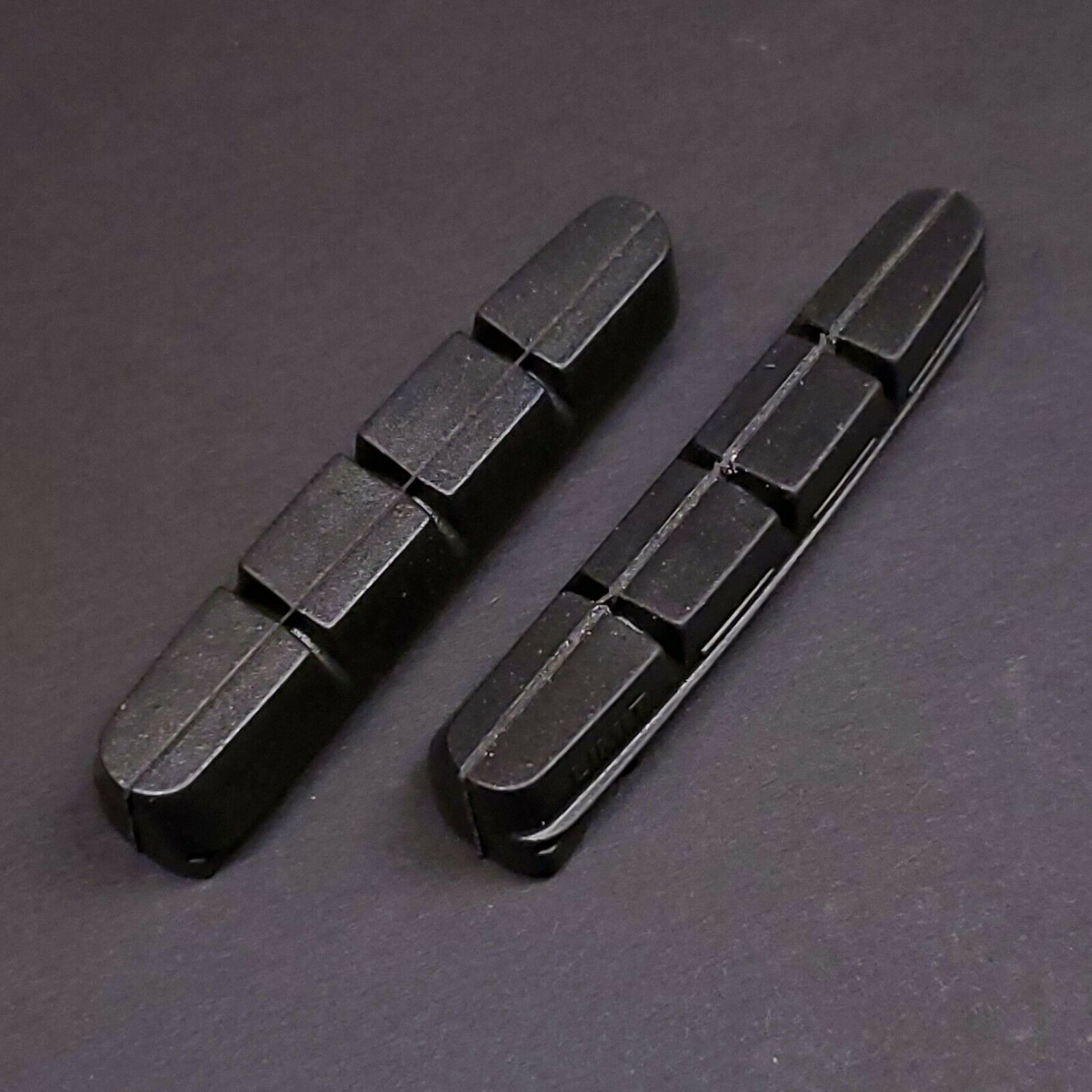 👌 2x Carbon Rim Black Brake Pads Composite-SRAM Force/RED/ZIPP/HED Wheel/Rim - Fresh Stock Dated December 2025