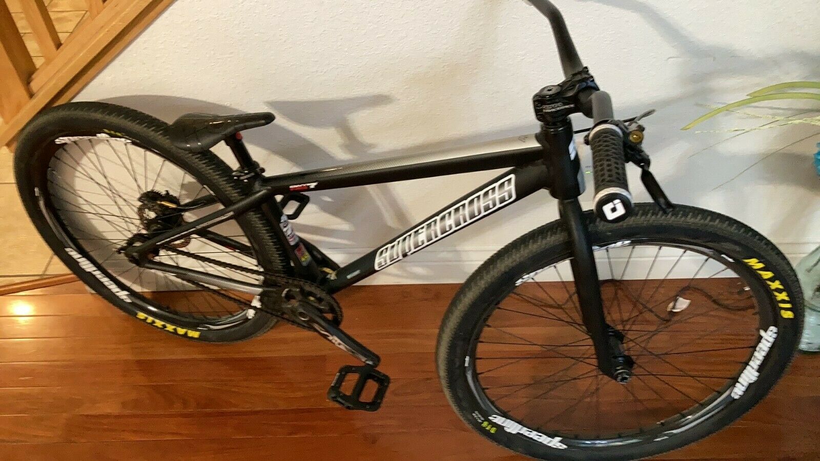 Supercross bmx bike only used once, has hydraulic disk brakes. - Fresh Stock Dated December 2025