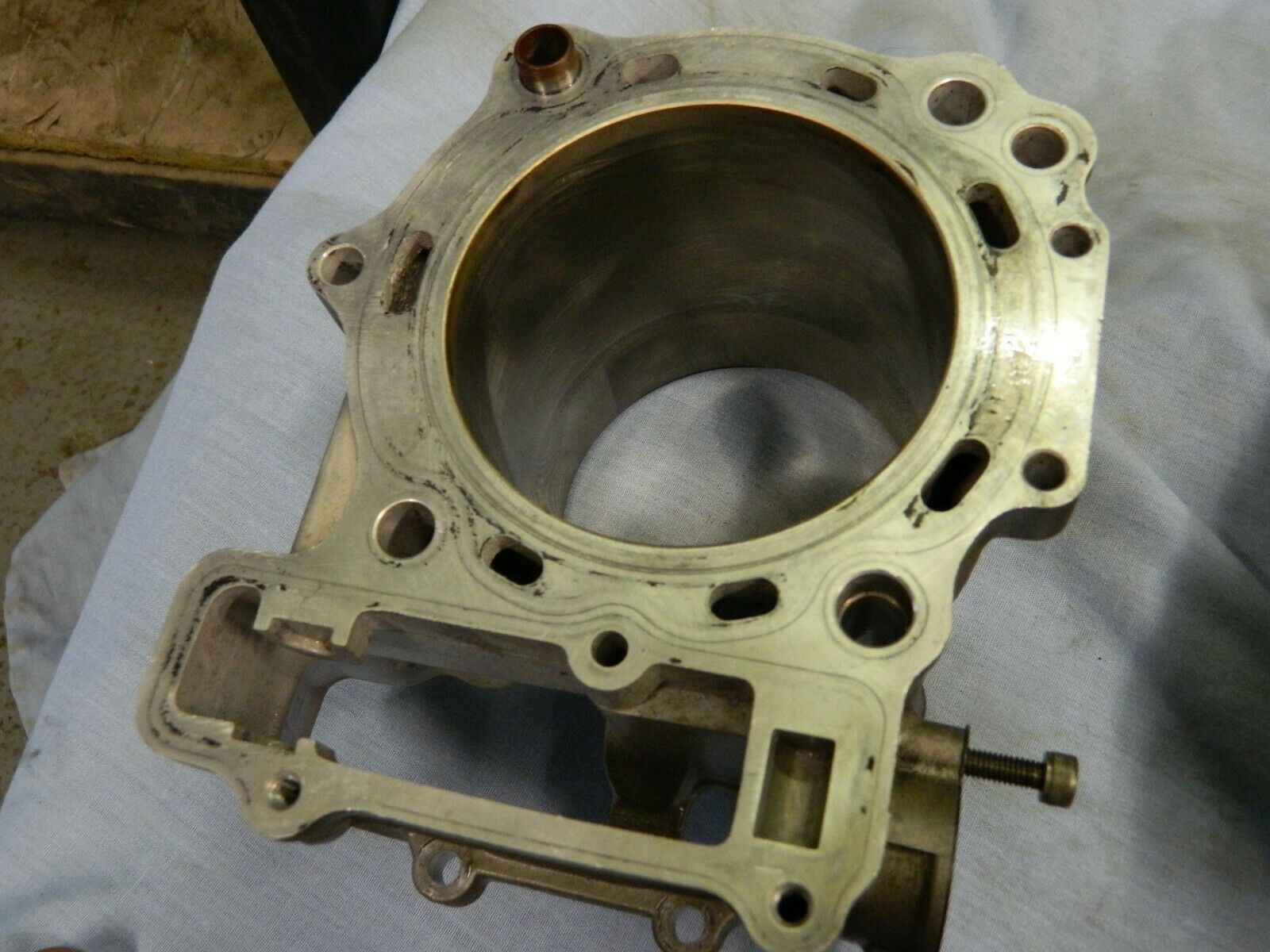 Suzuki TL1000R Front and Rear Cylinder Barrels with Pistons - Fresh Stock Dated February 2026