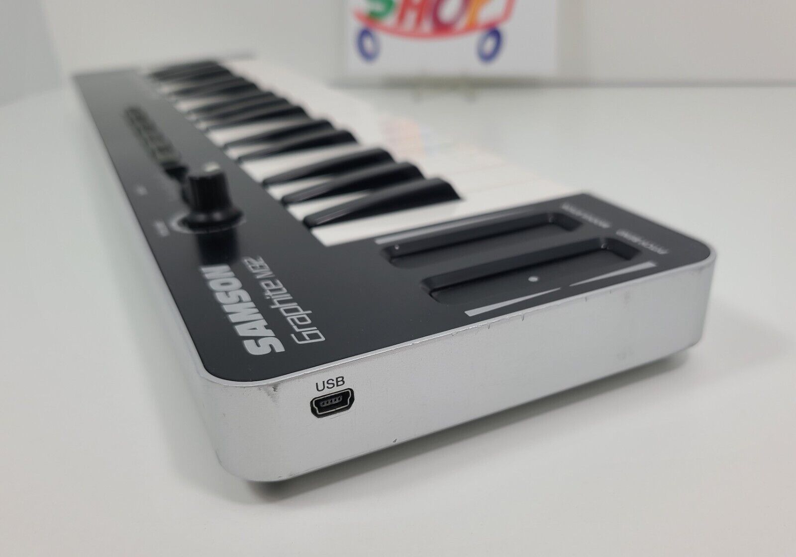 SAMSON Graphite M32 USB Mini Keyboard Controller Home Studio Music Production - Fresh Stock Dated February 2026