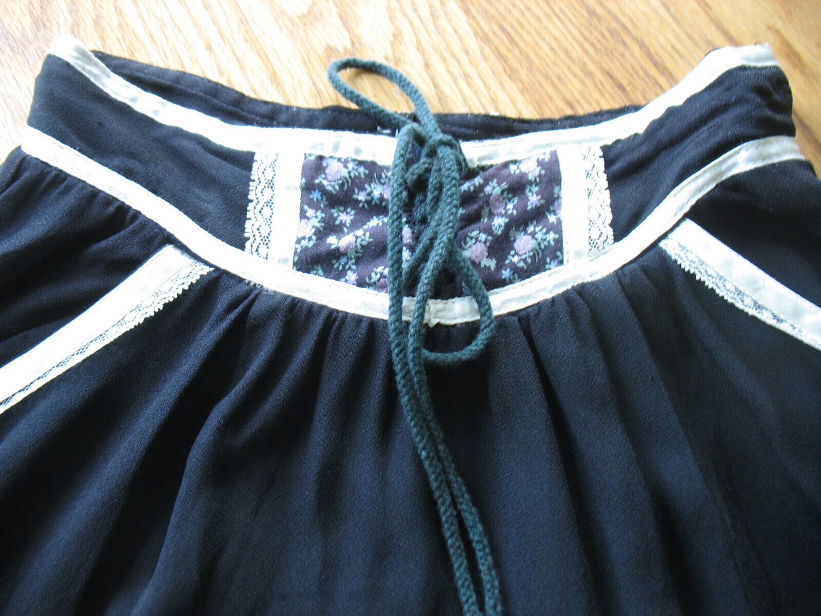 Vintage Jessicas Gunnies Skirt Womens 25 Waist Black Floral Lace Cottage Prairie - Fresh Stock Dated March 2026