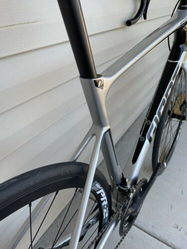 Giant Defy Advanced Carbon Road Bike,size M/L.105 2x11 gears disc brakes. - Fresh Stock Dated February 2026