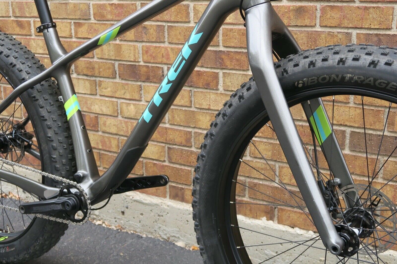trek farley 9.6 L - Carbon - Fresh Stock Dated February 2026