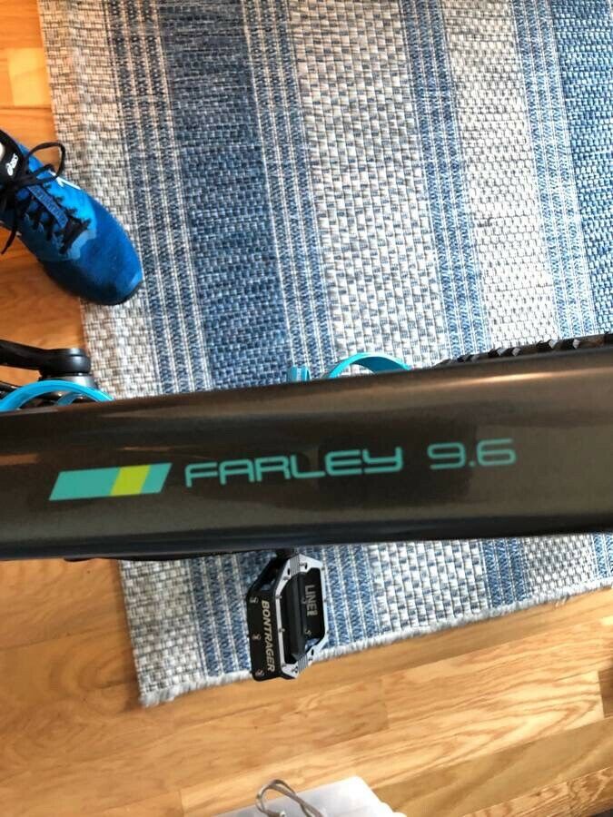 trek farley 9.6 L - Carbon - Fresh Stock Dated February 2026