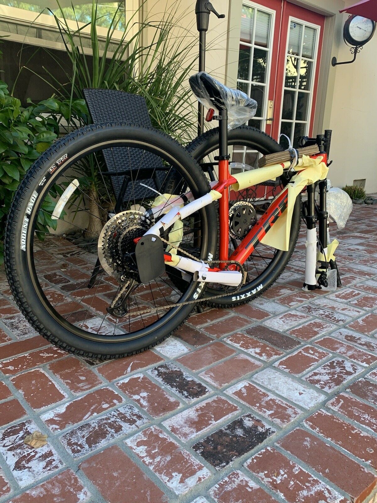 2022 TREK MARLIN 8 SIZE M /L Red MOUNTAIN BIKE Never Ridden Orig Box TUBLESS - Fresh Stock Dated February 2026