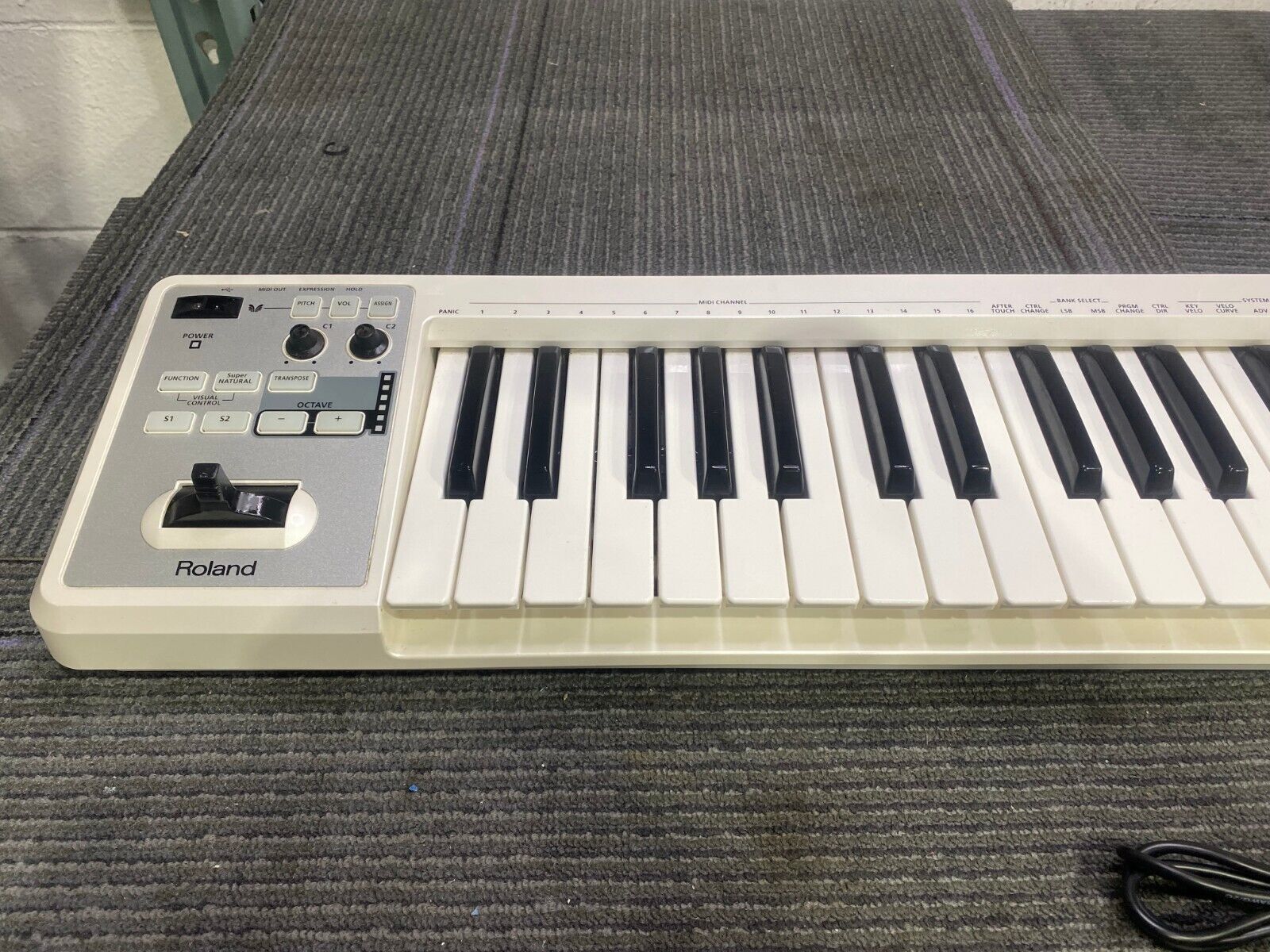 Roland A-49-WH 49-Key MIDI Keyboard Controller White -----*E38* - Fresh Stock Dated February 2026