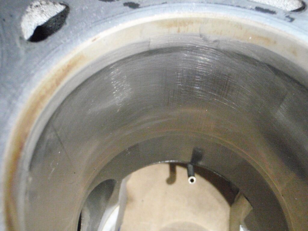 ENGINE CASE / BLOCK CYLINDER *NICE! 06-07 GSXR600 GSXR 600 oem 3.800km - Fresh Stock Dated February 2026