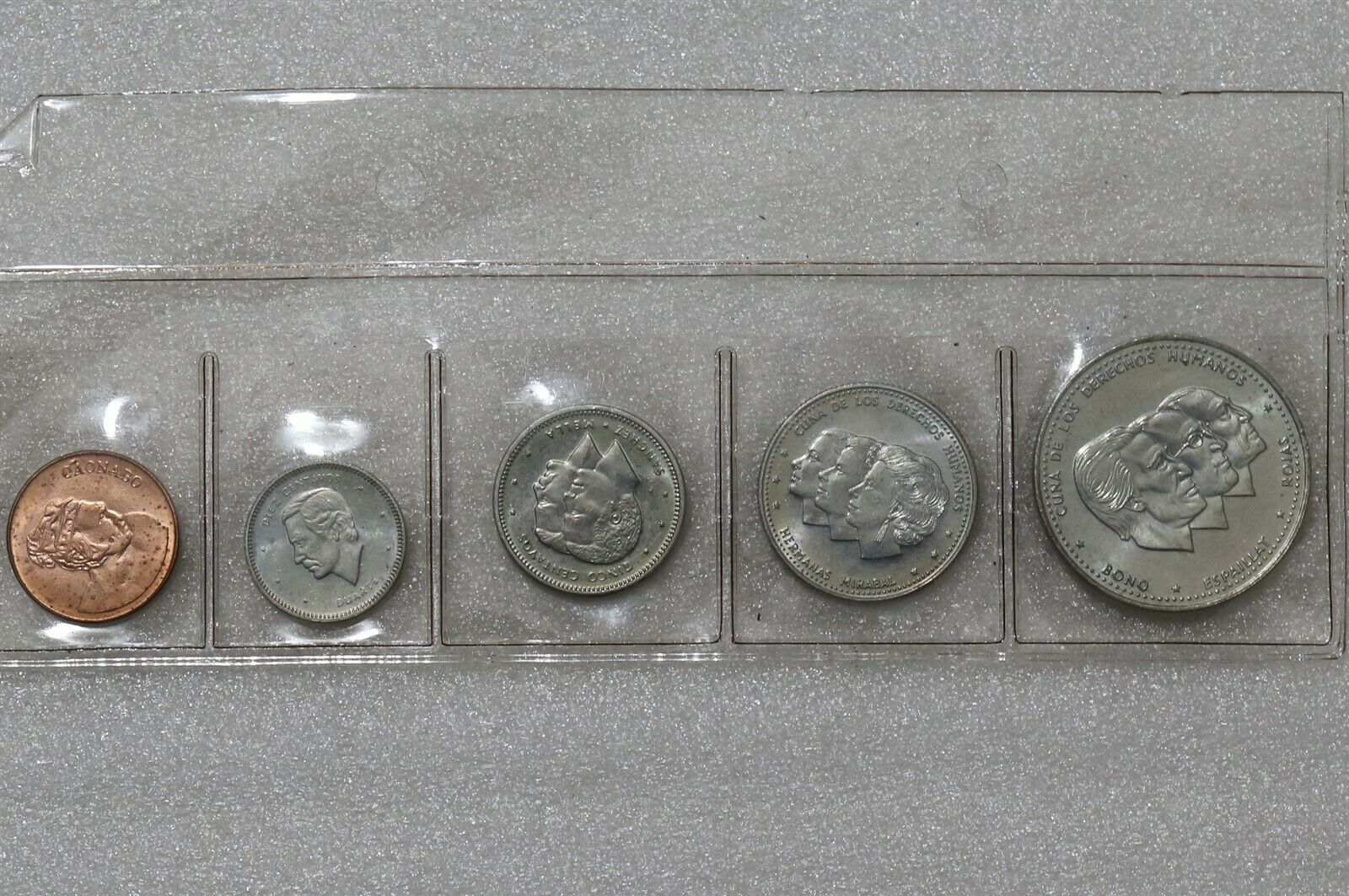 DOMINICAN REPUBIC 1986 MINT SET B38 CG9 - Fresh Stock Dated February 2026