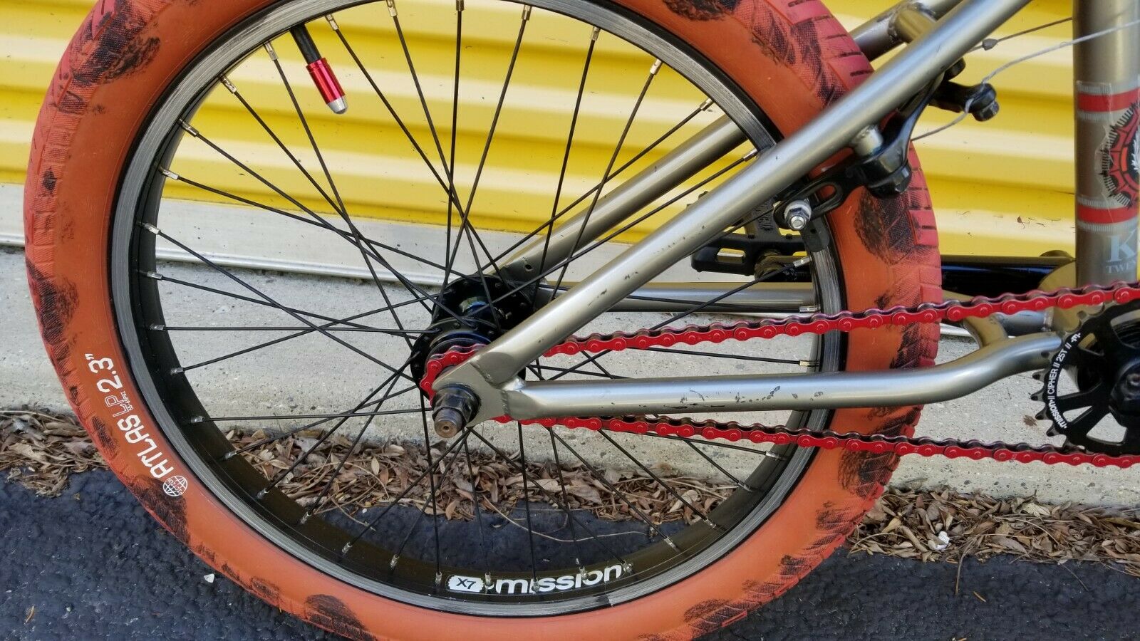 2013 Kink Curb BMX - Fresh Stock Dated February 2026