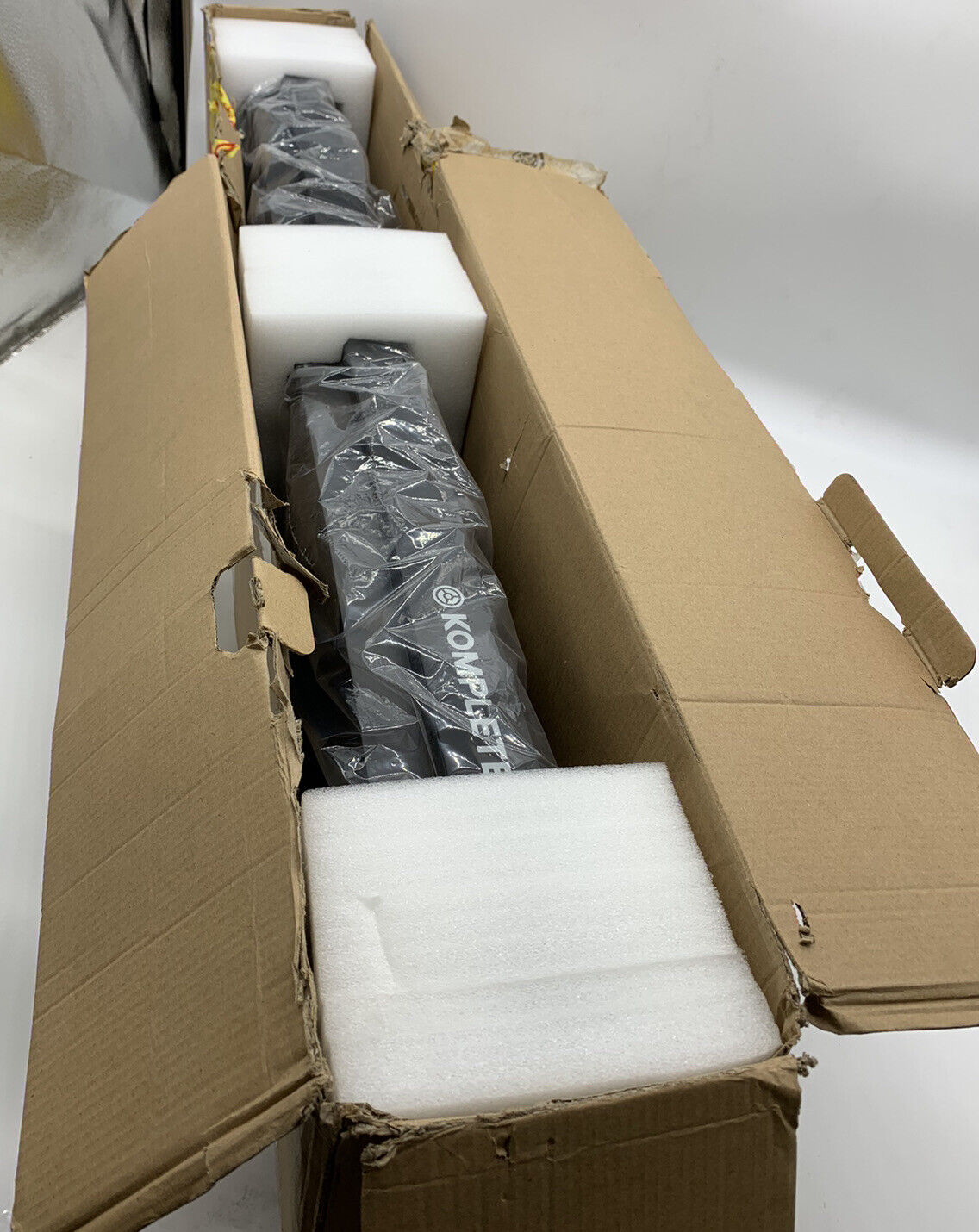 Native Instruments KOMPLETE KONTROL A61 - 61-Key Controller for KOMPLETE - Fresh Stock Dated February 2026