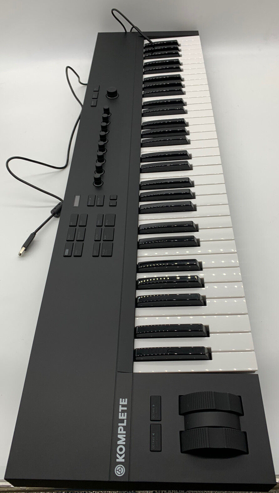 Native Instruments KOMPLETE KONTROL A61 - 61-Key Controller for KOMPLETE - Fresh Stock Dated February 2026