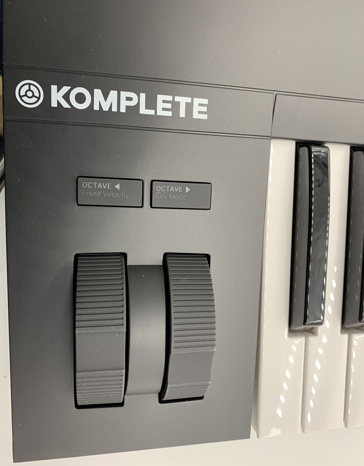 Native Instruments KOMPLETE KONTROL A61 - 61-Key Controller for KOMPLETE - Fresh Stock Dated February 2026