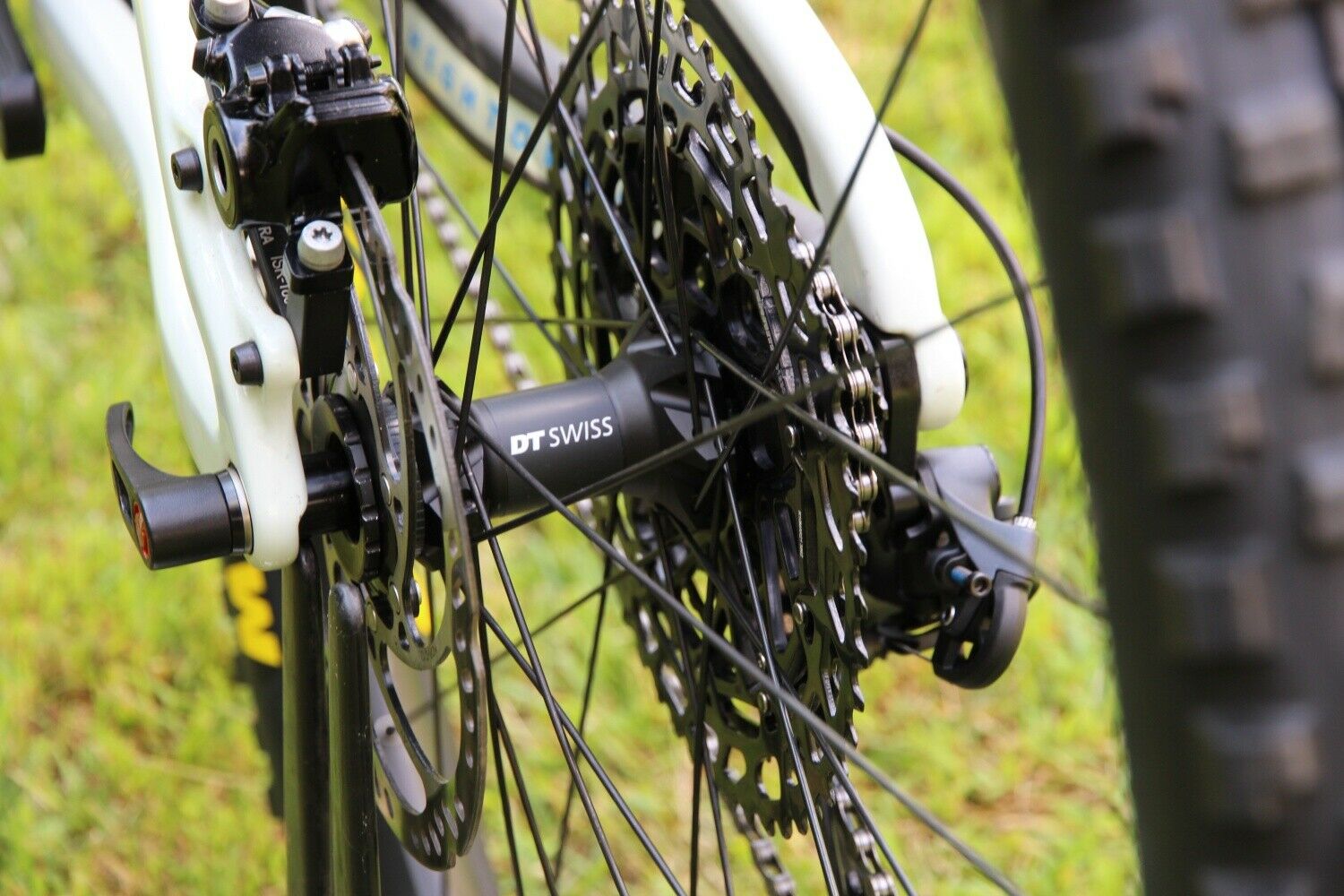 2019 Santa Cruz Hightower CC - Carbon Mountain Bike 29