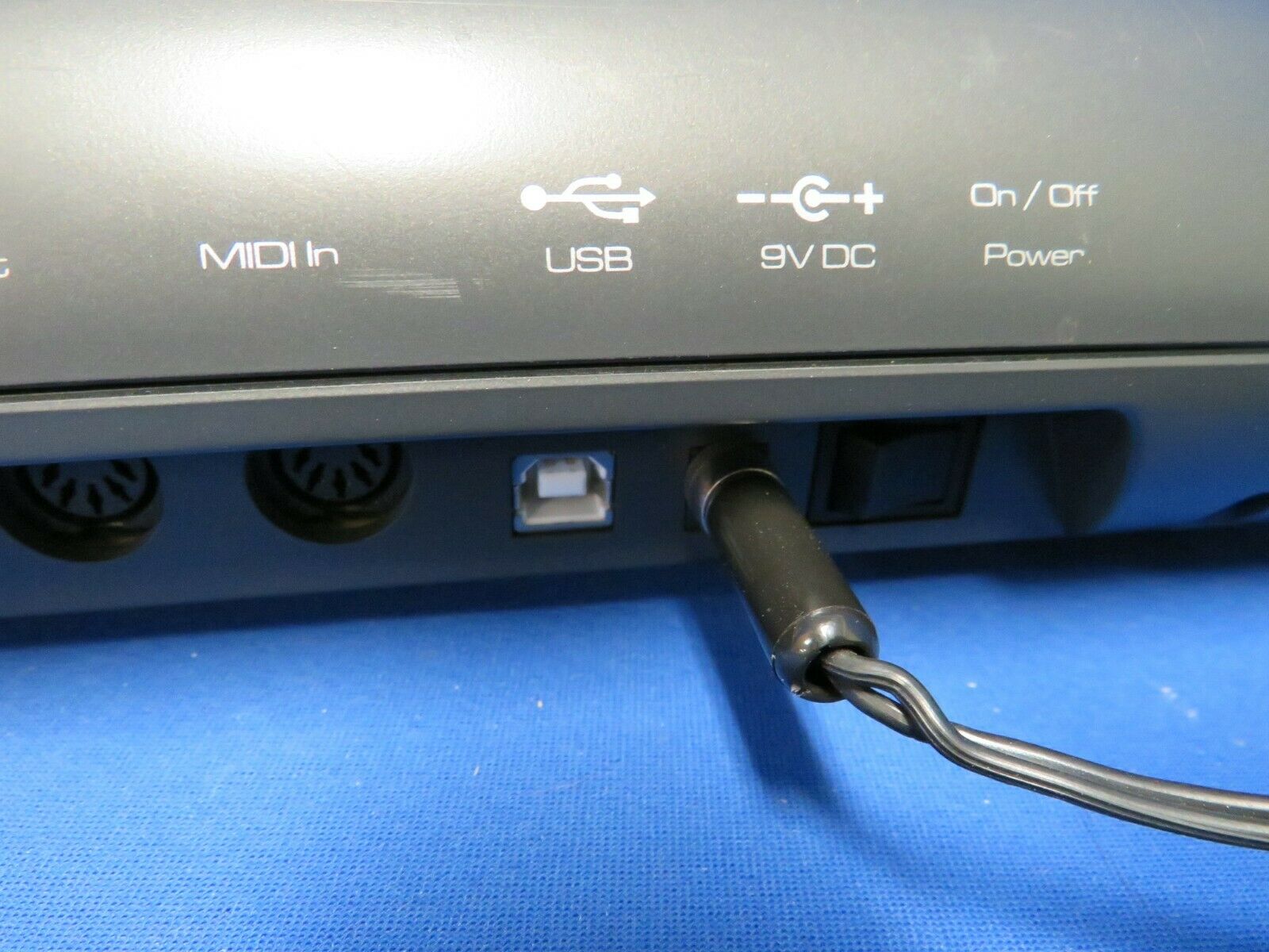 M-Audio Axiom 25 Advanced USB MIDI Controller w/9V power supply - Fresh Stock Dated February 2026