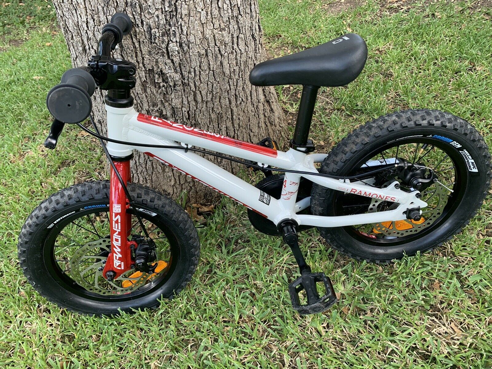 Preowned Kids 14” bike.   Commencal Ramones With Dual Mechanical Disc Brakes! - Fresh Stock Dated February 2026
