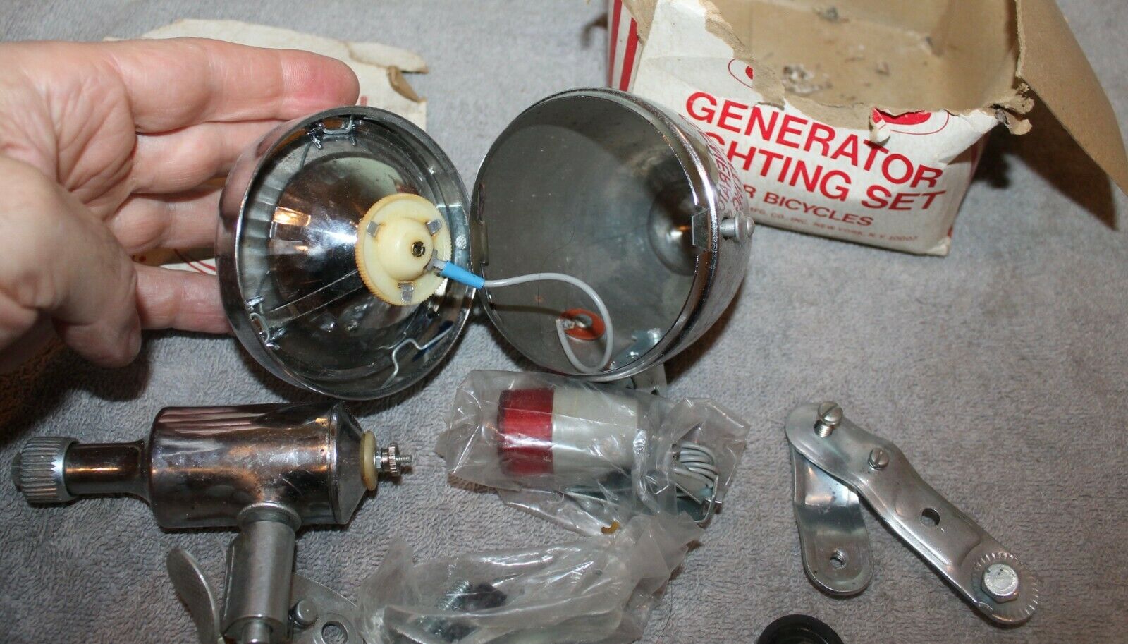 VINTAGE CROWN GENERATOR LIGHTING SET FOR BICYCLES ORIGINAL BOX UNUSED - Fresh Stock Dated December 2025