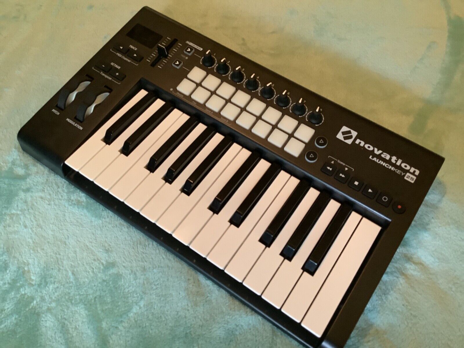 Novation Launchkey 25 MKII MK2 25-Key USB MIDI Controller Keyboard No power cord - Fresh Stock Dated February 2026