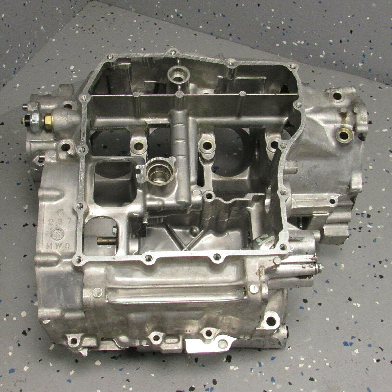 Engine Crankcase / Cases 98-99 CBR900RR CBR900 CBR 900RR Cylinder Block (919cc) - Fresh Stock Dated February 2026