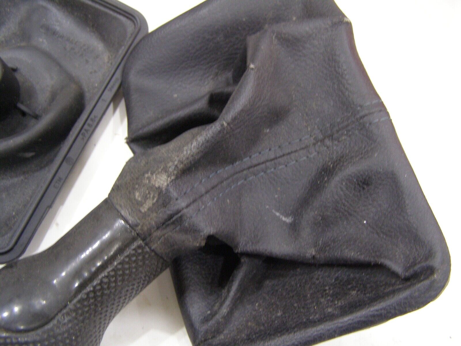 OEM 06 VOLKSWAGEN BEETLE  5 Speed Manual Transmission Shift Knob & Bolt Assembly - Fresh Stock Dated February 2026