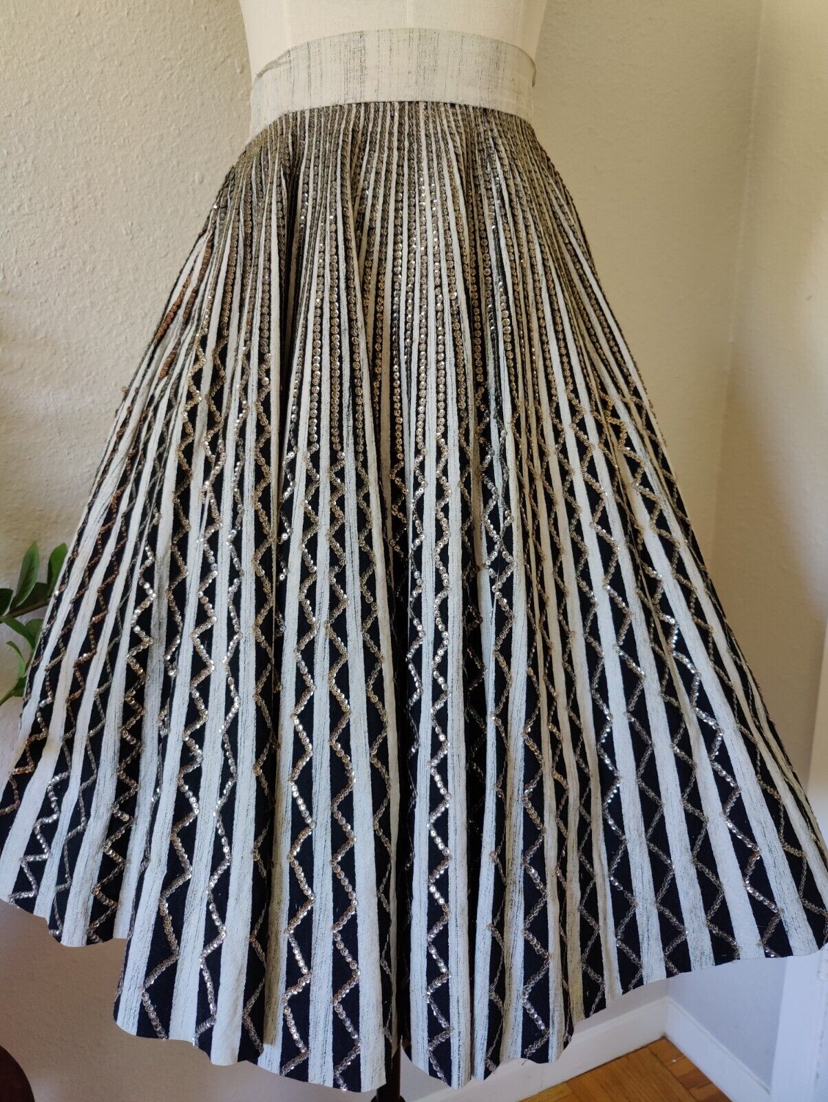 Size S: Vintage Handpainted Sequined Mexican Circle Skirt 1950s 50s MCM Pinup - Fresh Stock Dated March 2026