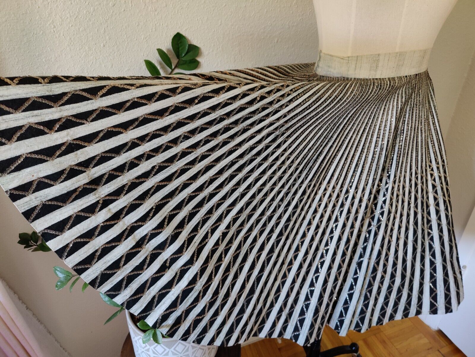 Size S: Vintage Handpainted Sequined Mexican Circle Skirt 1950s 50s MCM Pinup - Fresh Stock Dated March 2026