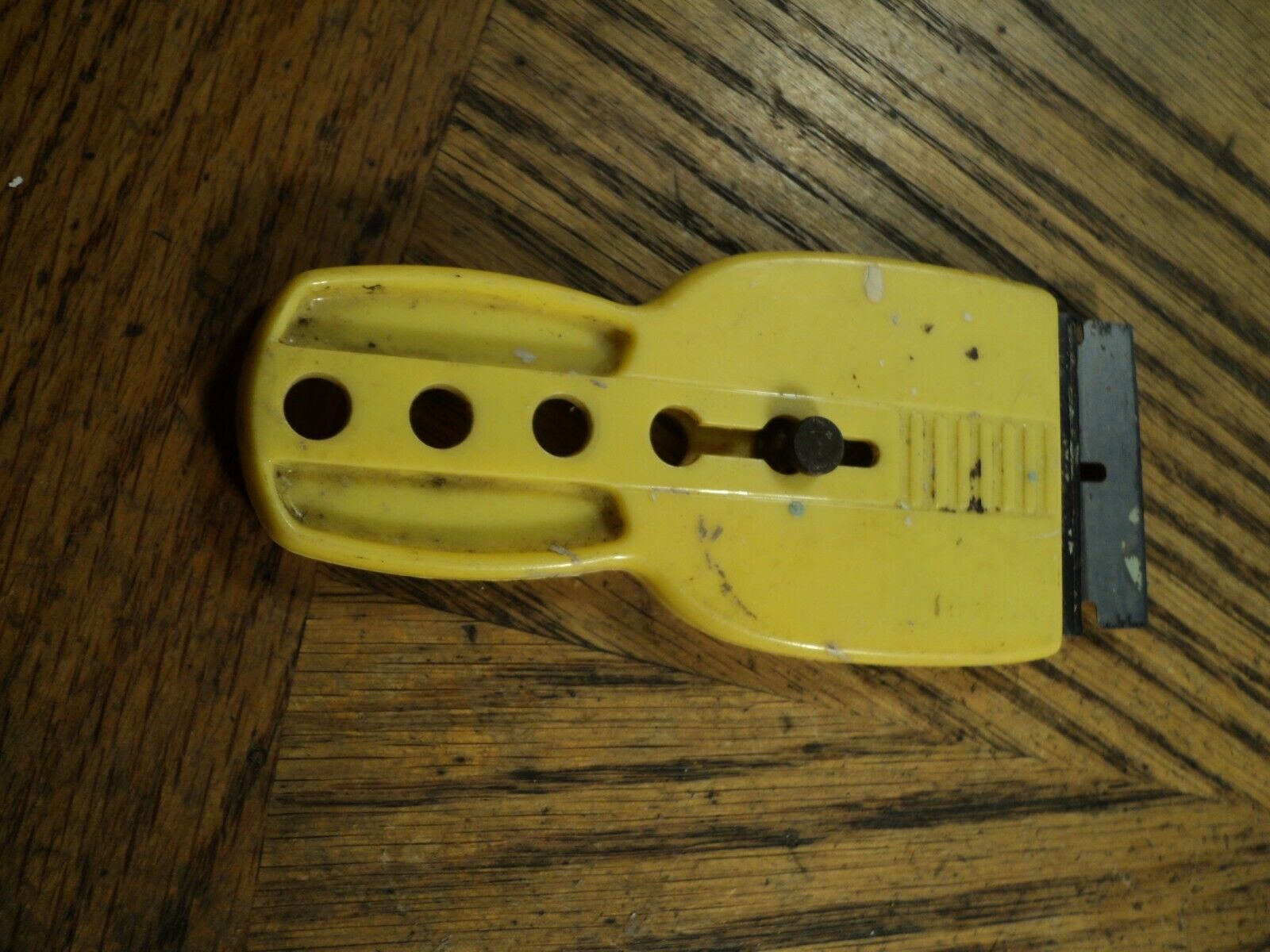 Vintage Hyde Plastic Paint Scraper Painting Tool No. 25  -   3-15/16