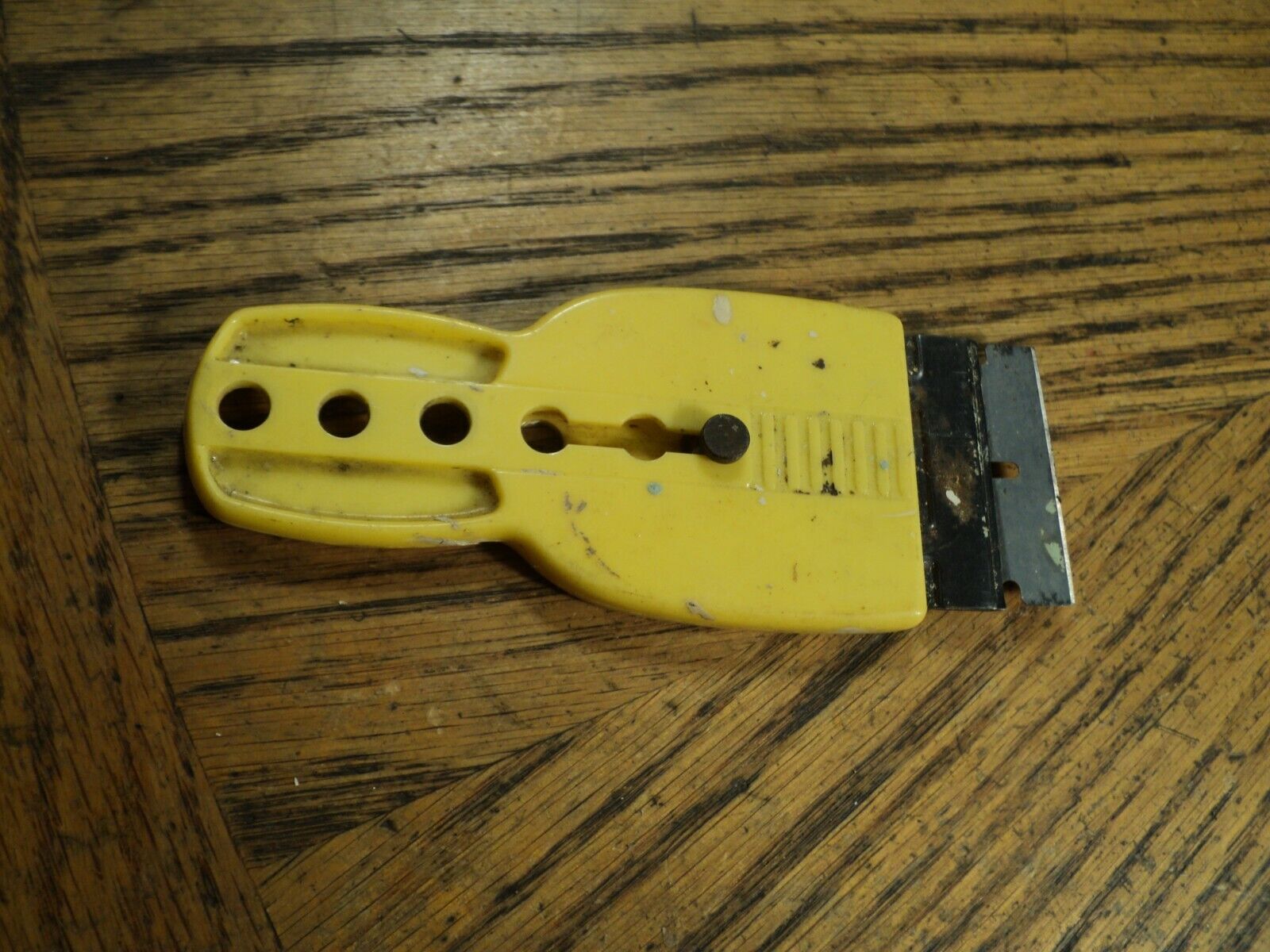 Vintage Hyde Plastic Paint Scraper Painting Tool No. 25  -   3-15/16