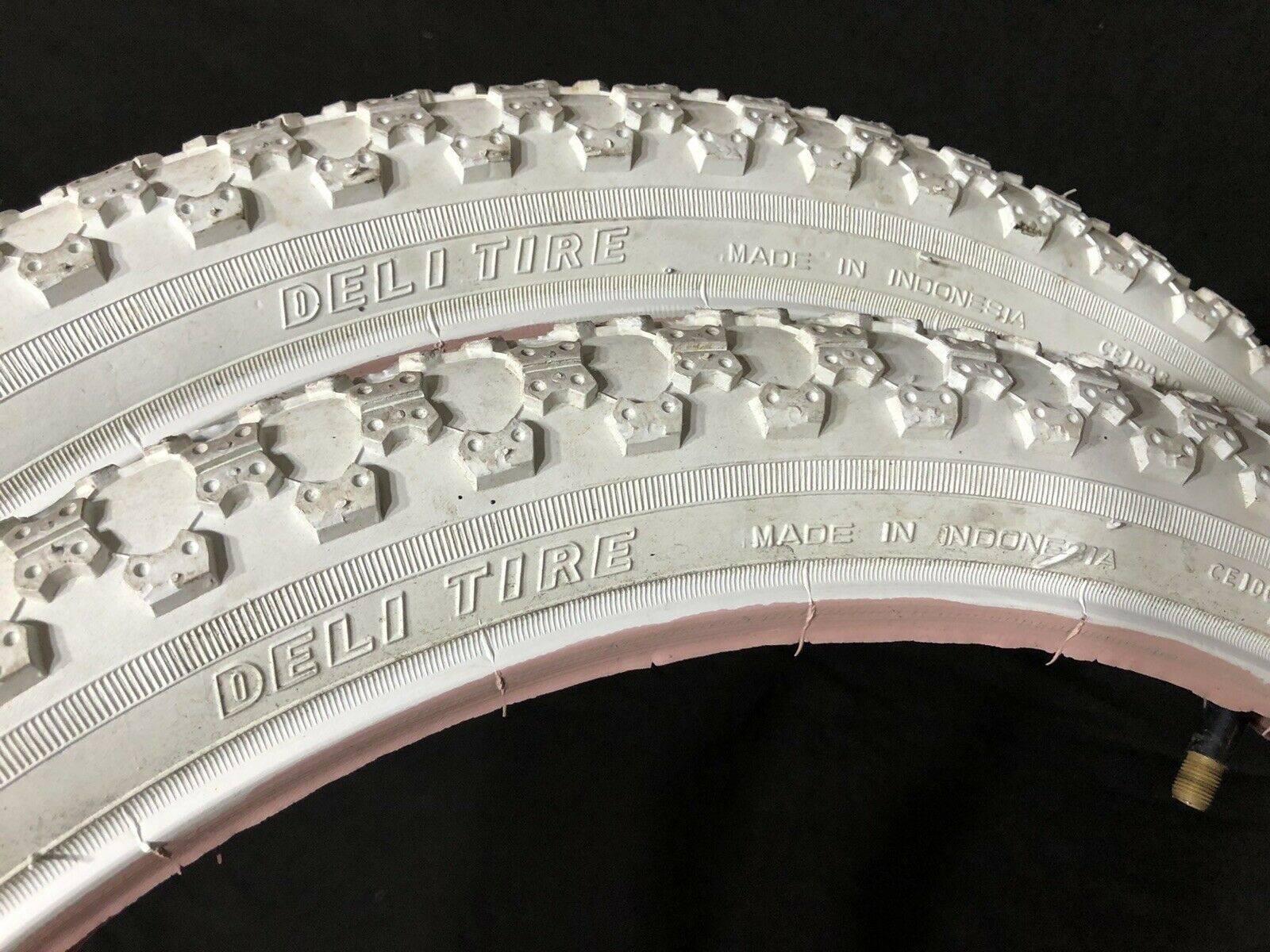 USED WHITE 20 X 2.125 COMP III STYLE TIRES DELI TIRE OLD SCHOOL BMX - Fresh Stock Dated December 2025
