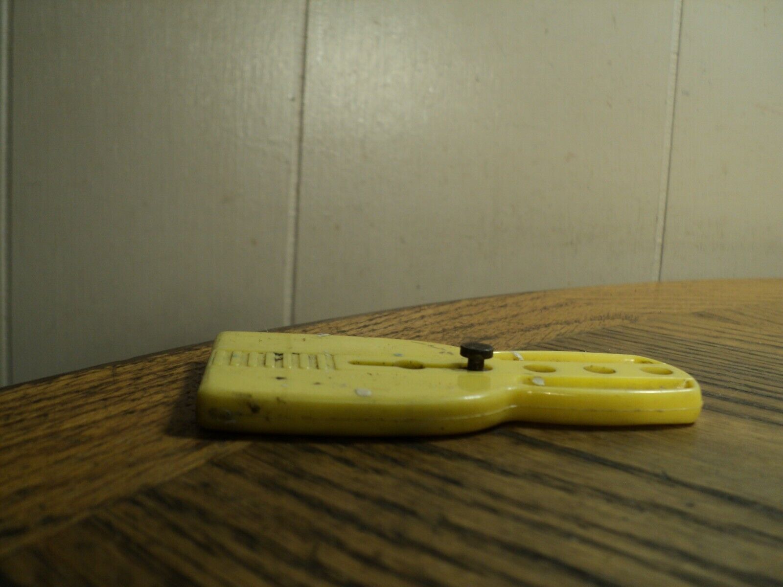 Vintage Hyde Plastic Paint Scraper Painting Tool No. 25  -   3-15/16