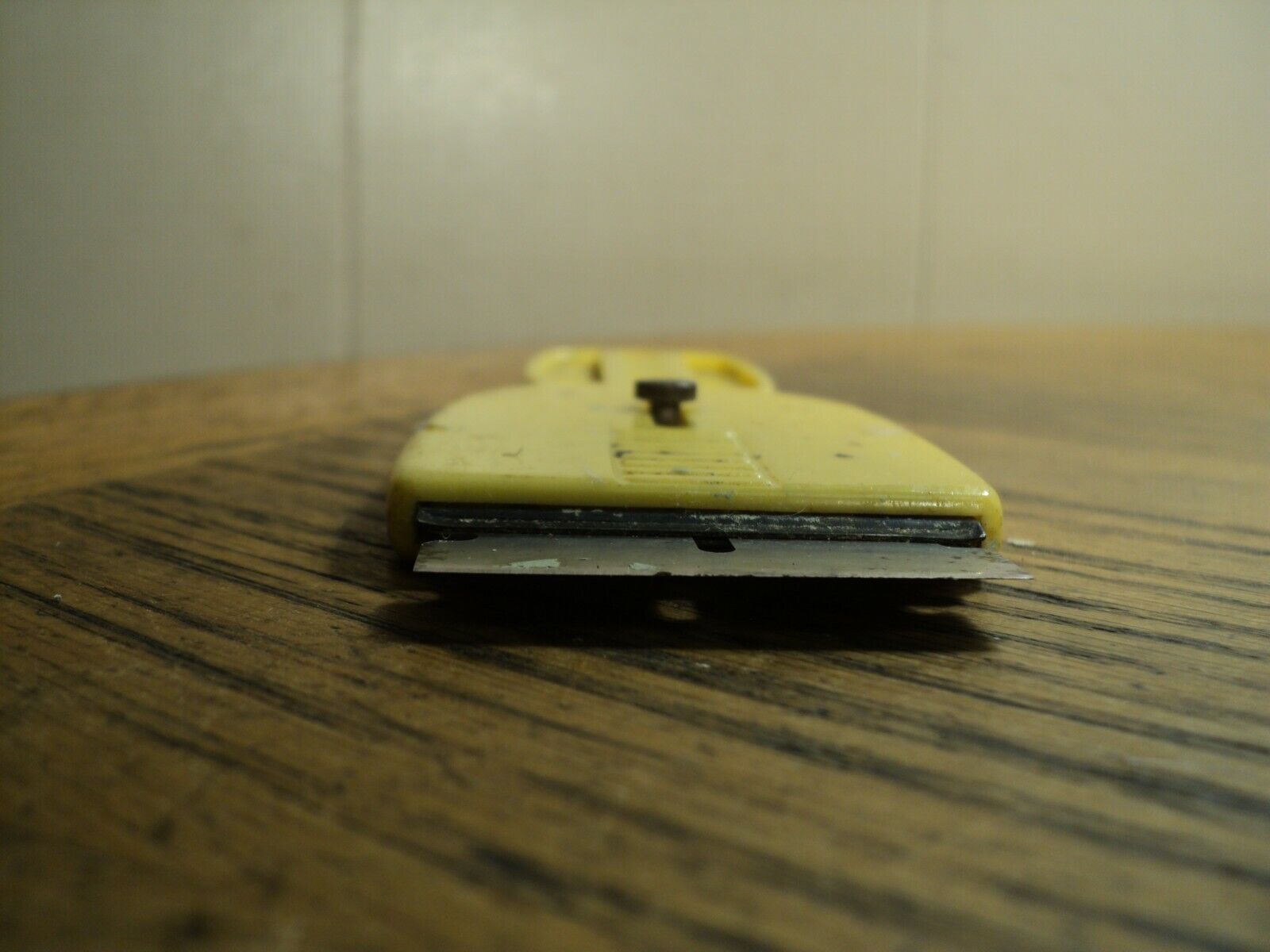 Vintage Hyde Plastic Paint Scraper Painting Tool No. 25  -   3-15/16