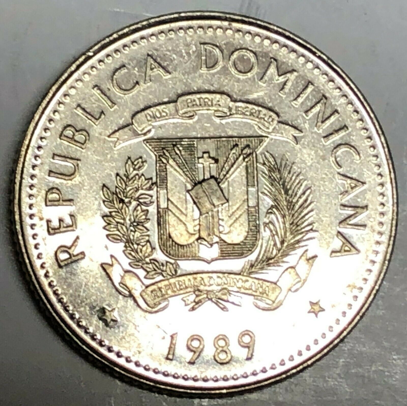 # C6163   DOMINICAN  REPUBLIC   COIN,     25  CENTAVOS     1989 - Fresh Stock Dated December 2025