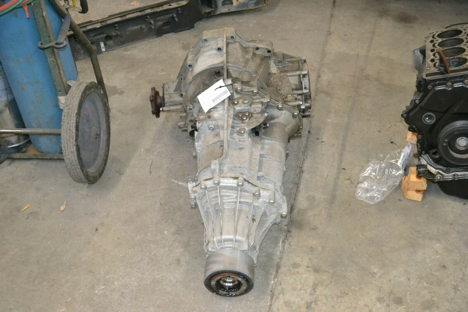 AUDI B8 A4 Quattro OEM 6 Speed Manual Transmission LLT 0B2 300 027B - Fresh Stock Dated February 2026