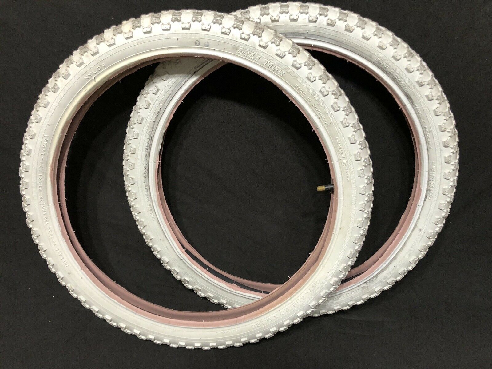 USED WHITE 20 X 2.125 COMP III STYLE TIRES DELI TIRE OLD SCHOOL BMX - Fresh Stock Dated December 2025