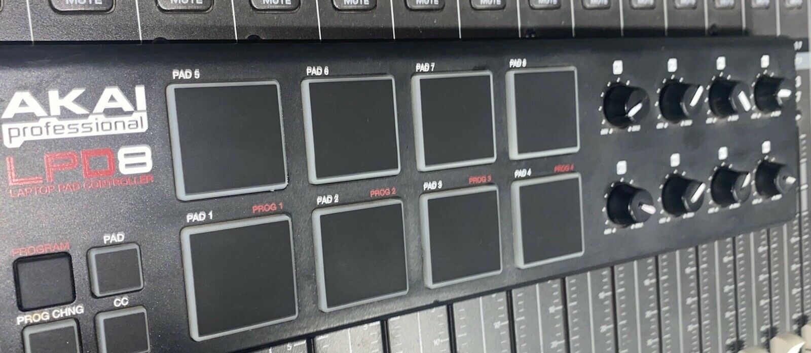 Akai Professional LPD8 USB-MIDI Pad Controller FREE SHIPPING - Fresh Stock Dated February 2026