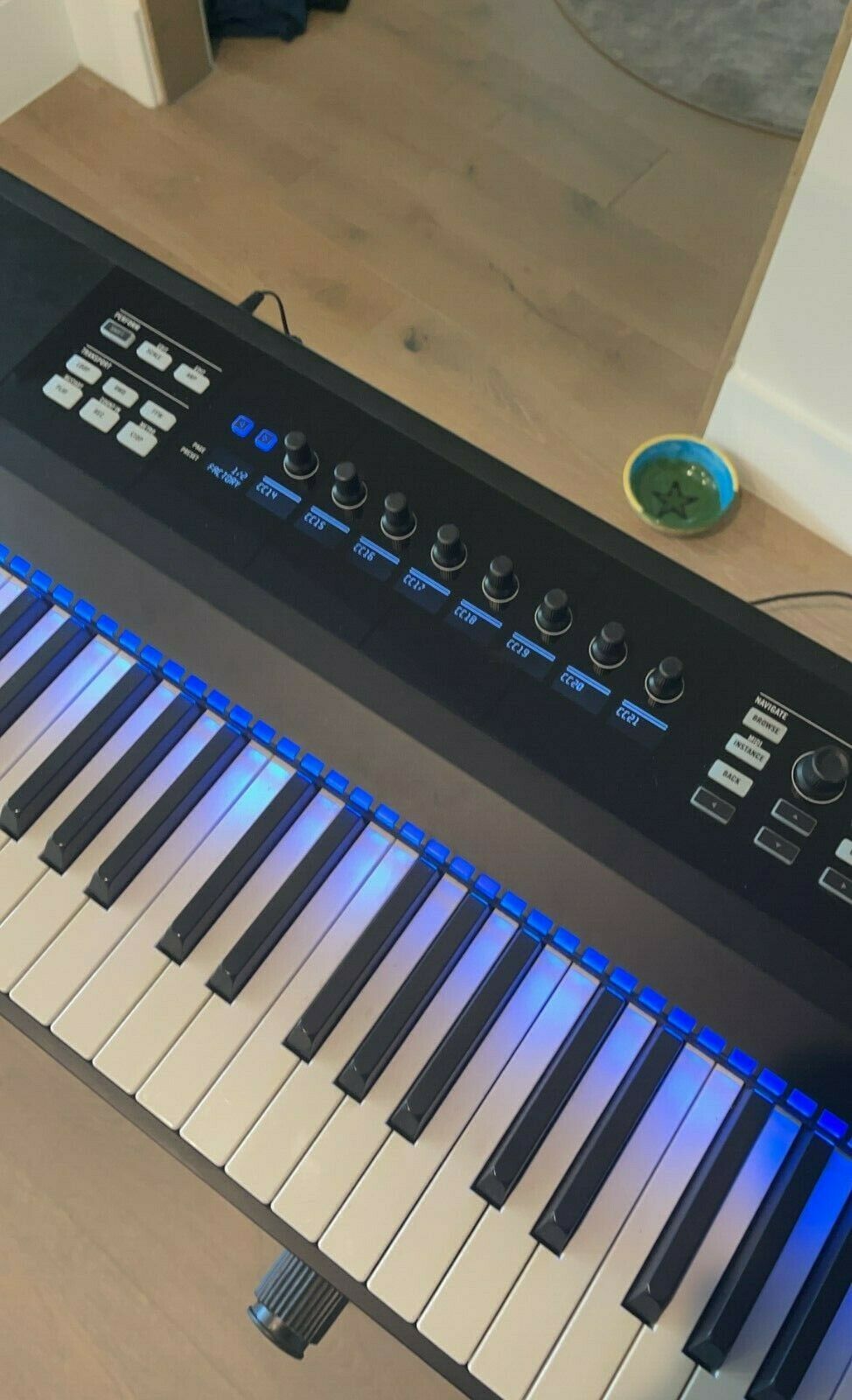 Native Instruments Komplete Kontrol S88 - Good Condition - Fresh Stock Dated December 2025