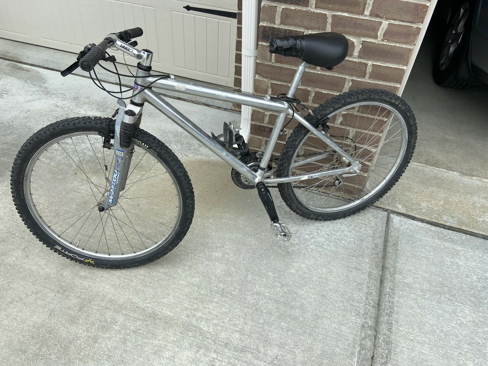 Men's Caloi Vintage Aluminum 21 speed bicycle Mountain Bike - Fresh Stock Dated February 2026