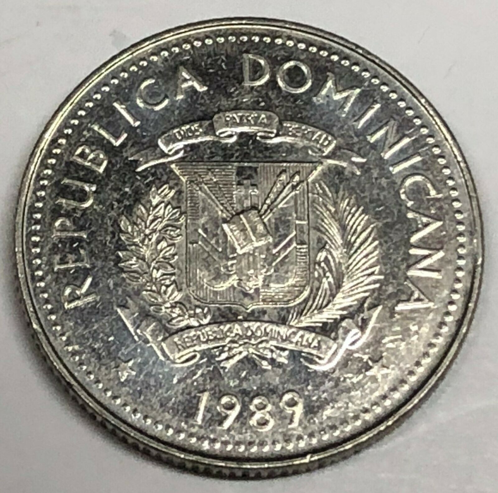 # C1676    DOMINICAN  REPUBLIC   COIN,     25  CENTAVOS   1989  Unc. - Fresh Stock Dated December 2025