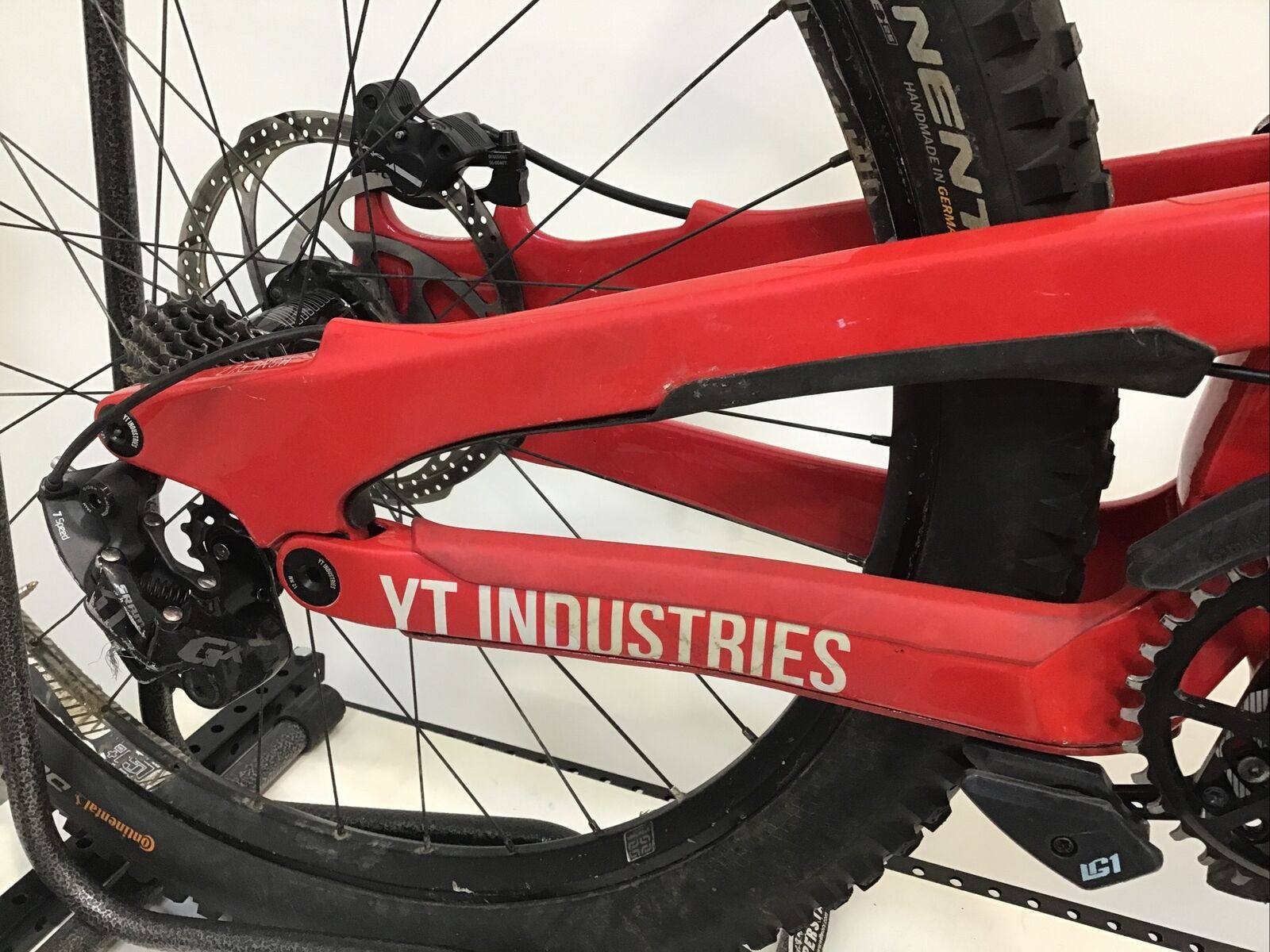 2019 YT Tues 27 CF Pro Mountain Bike X-Large 27.5