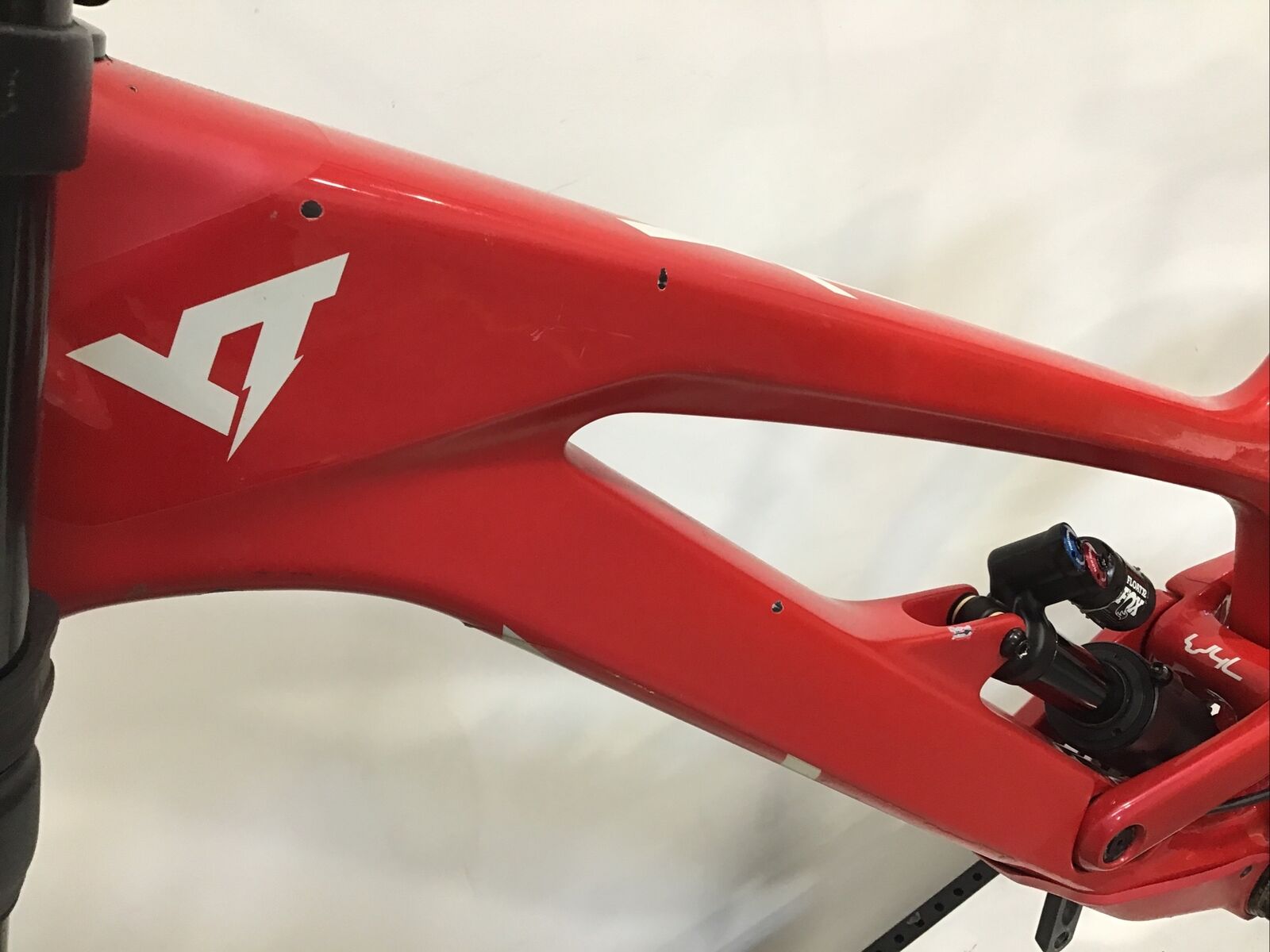 2019 YT Tues 27 CF Pro Mountain Bike X-Large 27.5