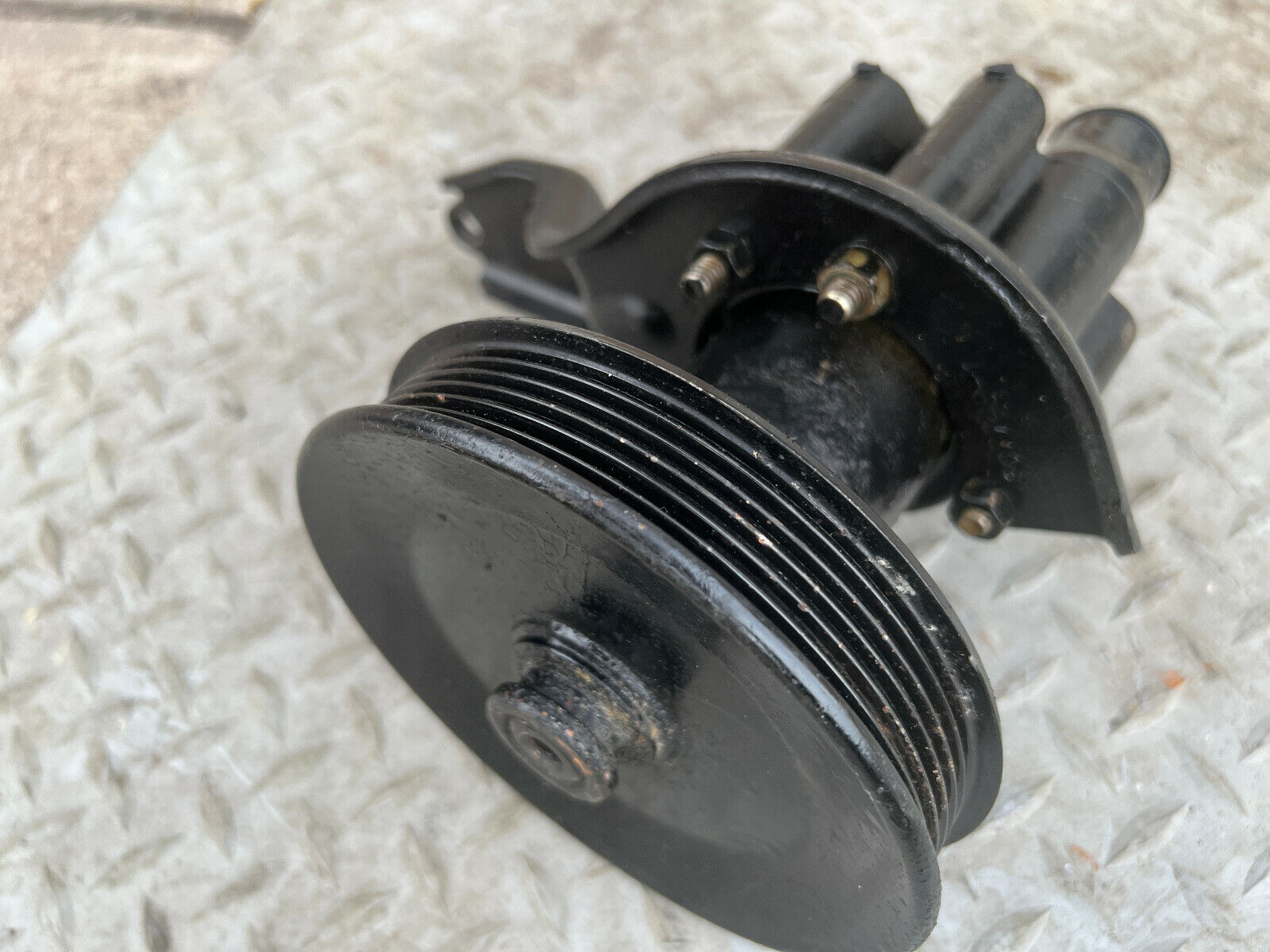 MERCRUISER 5.7L 350 MAG MPI V8 RAW WATER PUMP # 861579 Needs Impeller !!! - Fresh Stock Dated February 2026
