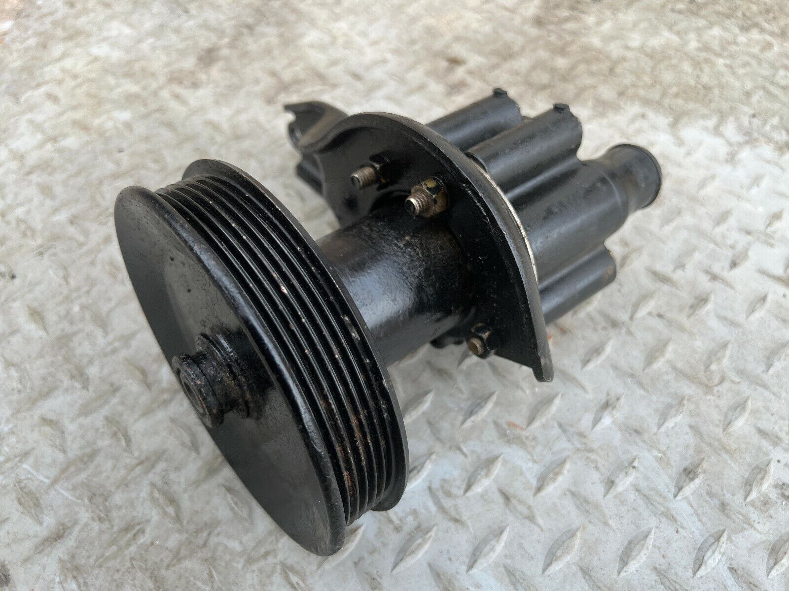 MERCRUISER 5.7L 350 MAG MPI V8 RAW WATER PUMP # 861579 Needs Impeller !!! - Fresh Stock Dated February 2026
