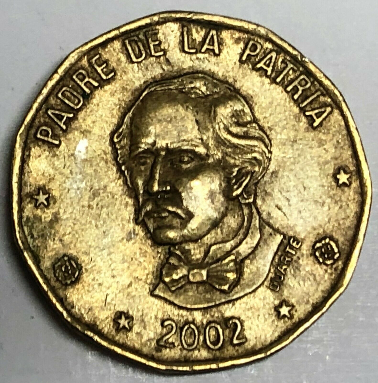 # C3605     DOMINICAN REPUBLIC      COIN,    ONE PESO   2002 - Fresh Stock Dated December 2025