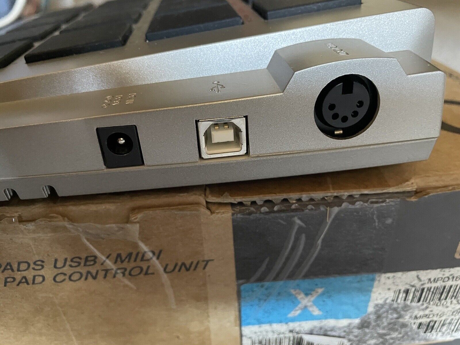 AKAI MPD16 USB MIDI 16 Pad Controller Control Surface with original box - Fresh Stock Dated February 2026